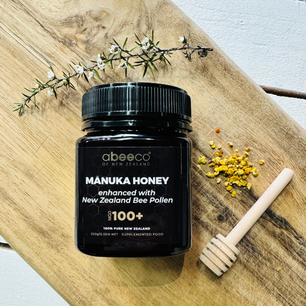 Manuka Honey enriched with bee pollen lifestyle