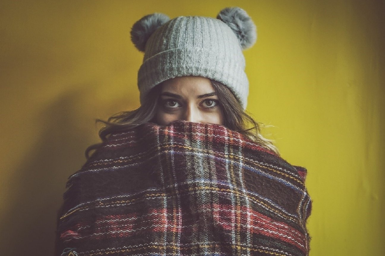 Woman wearing a blanket and a beanie