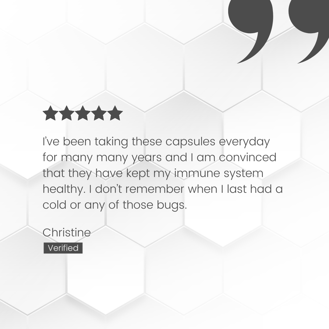 Five-star review for capsules on a white geometric pattern background